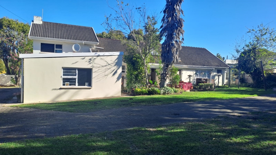 4 Bedroom Property for Sale in Beacon Bay Eastern Cape